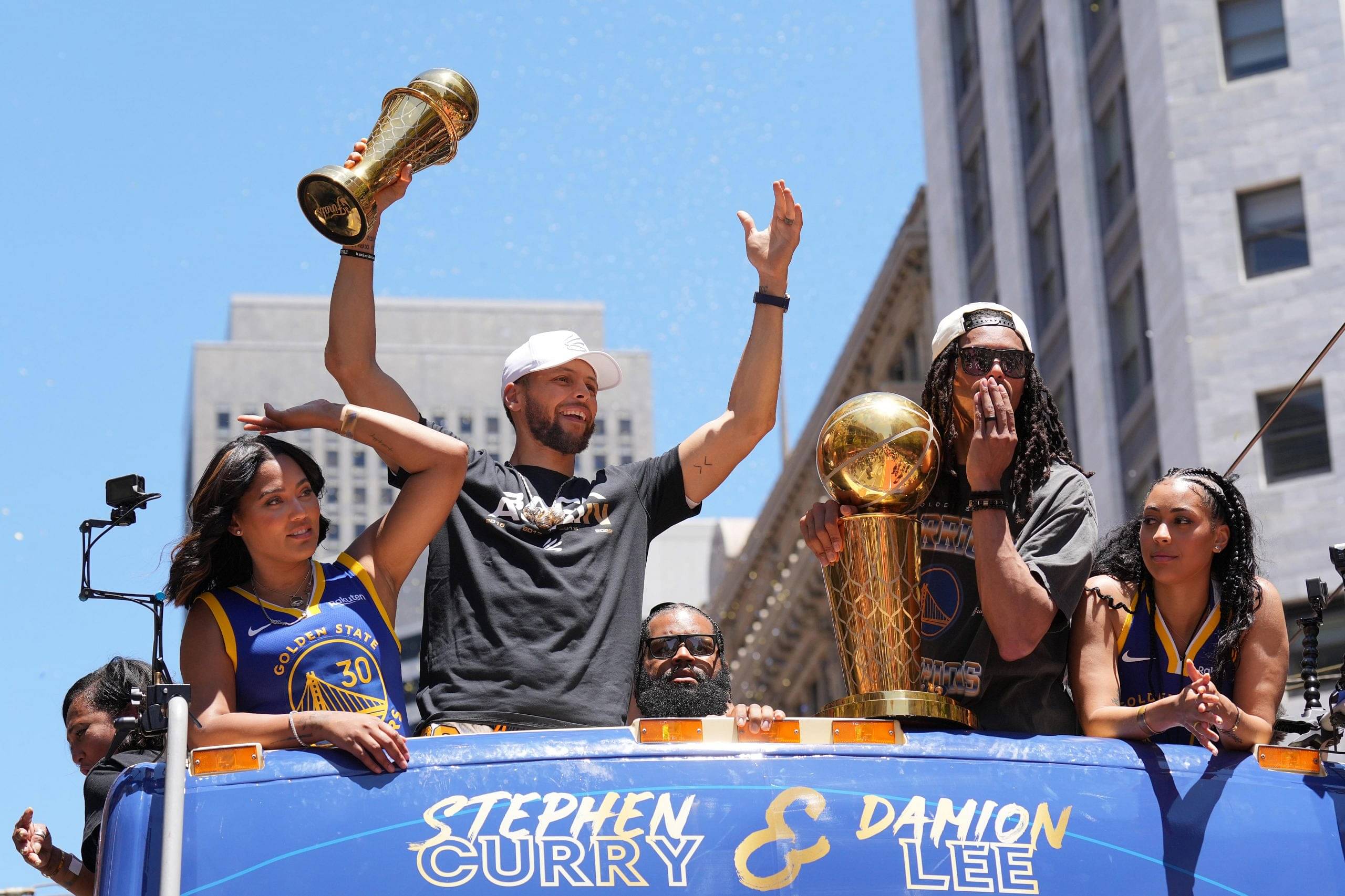 likhoa stephen curry and ayesha party hard at warriors championship parade in san francisco 654e28e776737 Stephen Curry And Ayesha Party Hard At Warriors Championship Parade In San Francisco