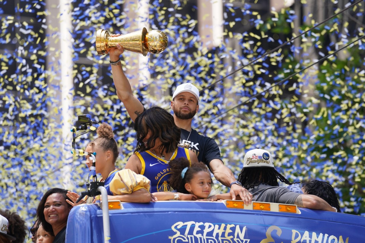 likhoa stephen curry and ayesha party hard at warriors championship parade in san francisco 654e28edba8e0 Stephen Curry And Ayesha Party Hard At Warriors Championship Parade In San Francisco