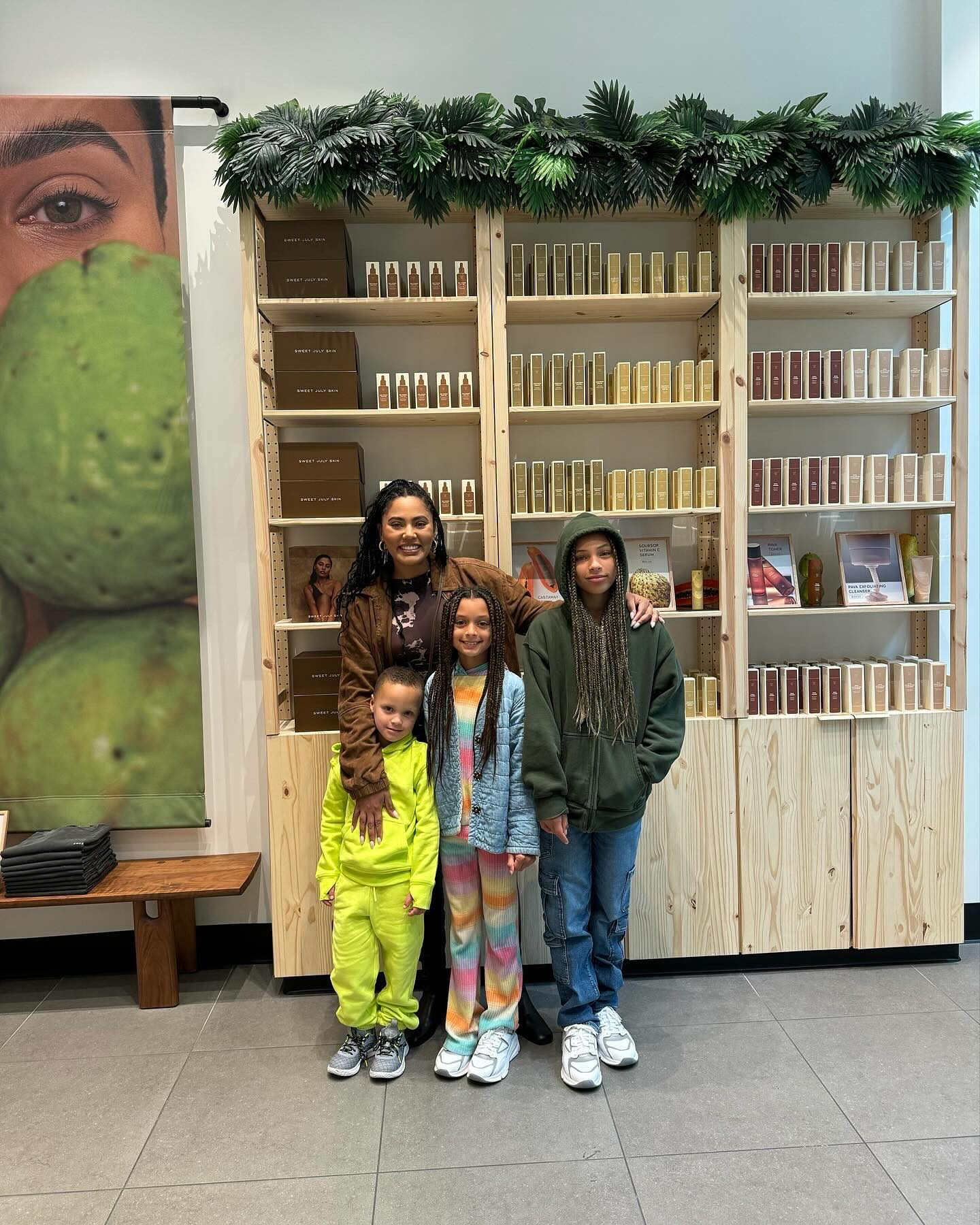 likhoa stephen curry nba star shares warm and sweet moments with ayesha and their three beloved children on thanksgiving 6561be1f5aaca Stephen Curry, Nba Star Shares Warm And Sweet Moments With Ayesha And Their Three Beloved Children On Thanksgiving 2023