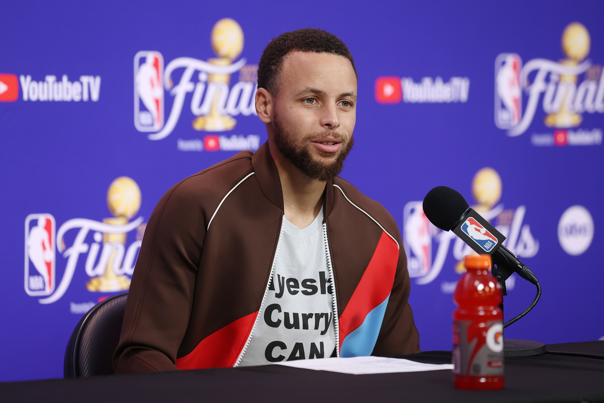 likhoa stephen curry reveals part of the secret that helped him become the greatest point shooter in the nba 6560d6bec20d4 Stephen Curry Reveals Part Of The Secret That Helped Him Become The Greatest 3-Point Shooter In The Nba