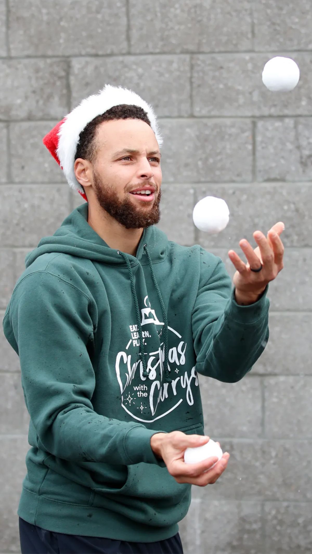 likhoa stephen curry s family readies for the christmas season right after halloween 65477aa2ecaf1 Stephen Curry's Family Readies For The Christmas Season Right After Halloween