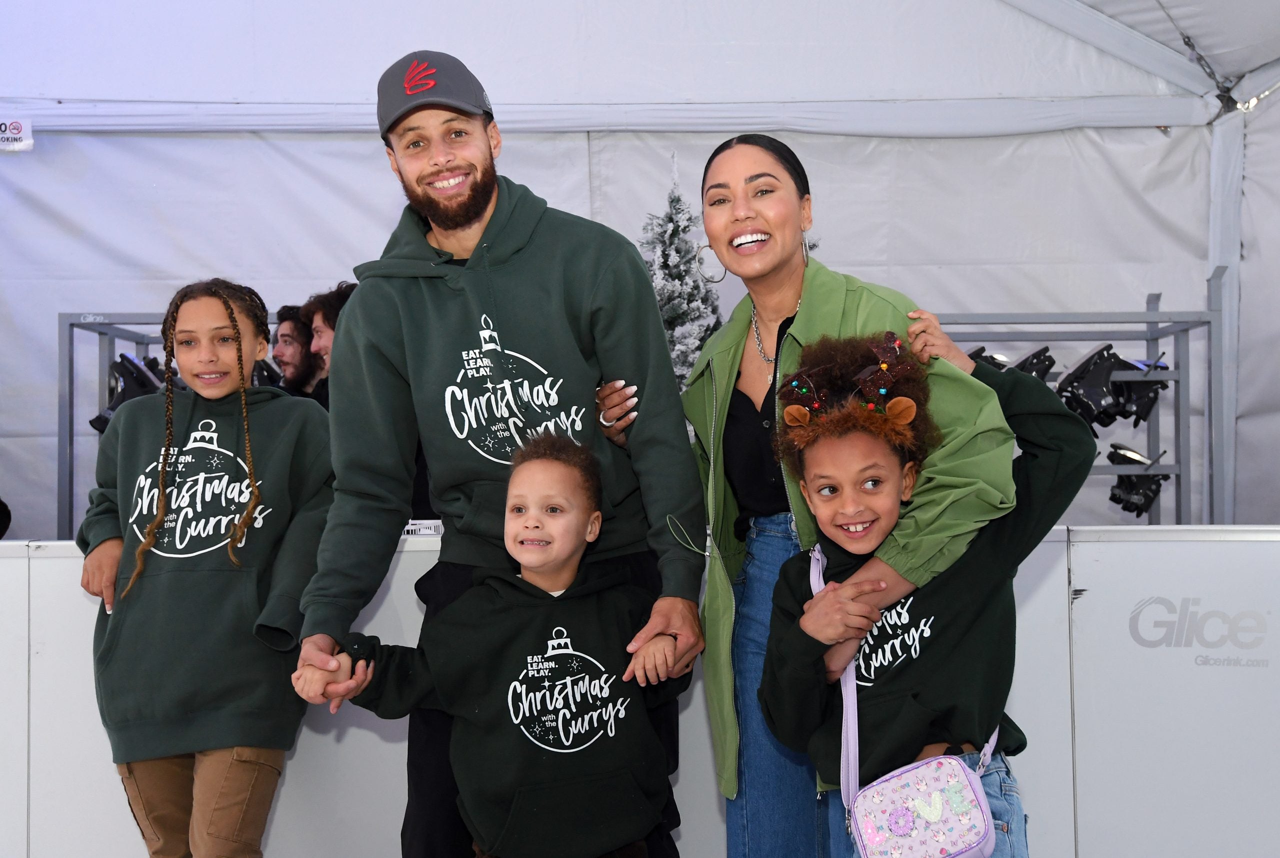 likhoa stephen curry s family readies for the christmas season right after halloween 65477aa4a9443 Stephen Curry's Family Readies For The Christmas Season Right After Halloween