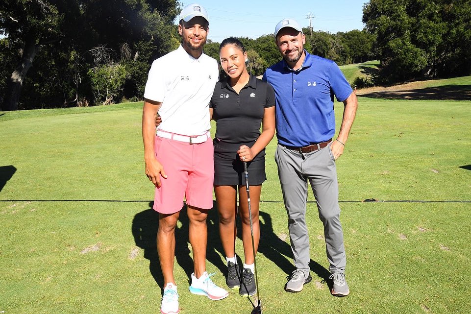 likhoa stephen curry showed off a photo of the whole family playing golf together and received first prize in a young talent contest in san francisco 6544f3c7d5abf Stephen Curry Showed Off A Photo Of The Whole Family Playing Golf Together And Received First Prize In A Young Talent Contest In San Francisco