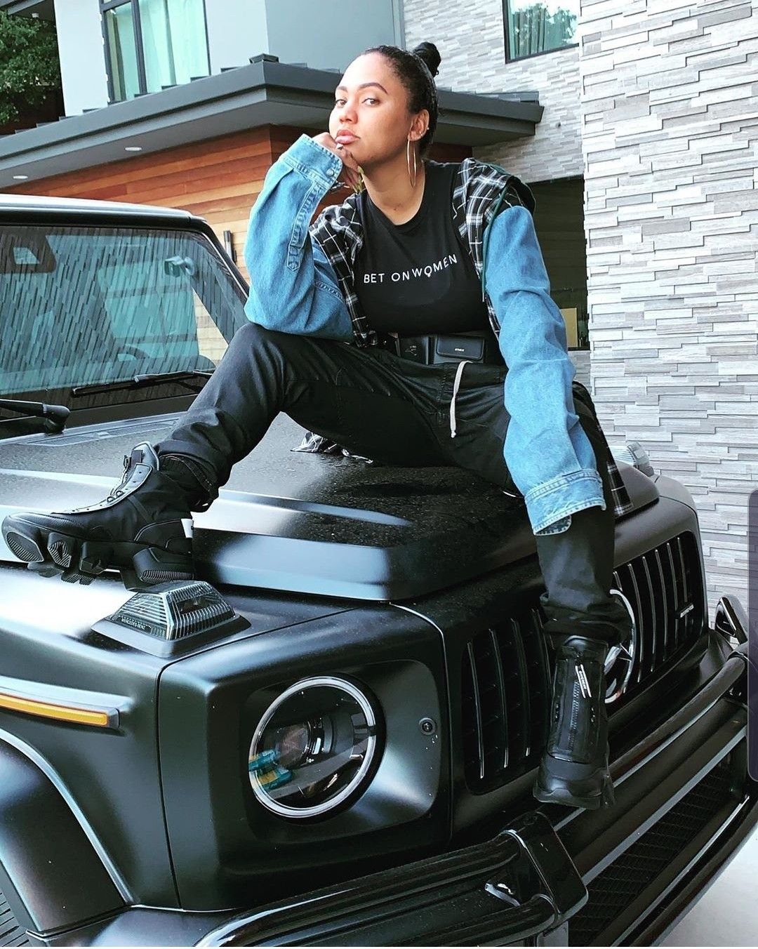 likhoa stephen curry stuns with rare gift for wife ayesha a super rare mercedes brabus g widestar just for transporting their children to school 656220064eb0b Stephen Curry Stuns With Rare Gift For Wife Ayesha A Super Rare Mercedes Brabus G800 Widestar Just For Transporting Their Children To School.