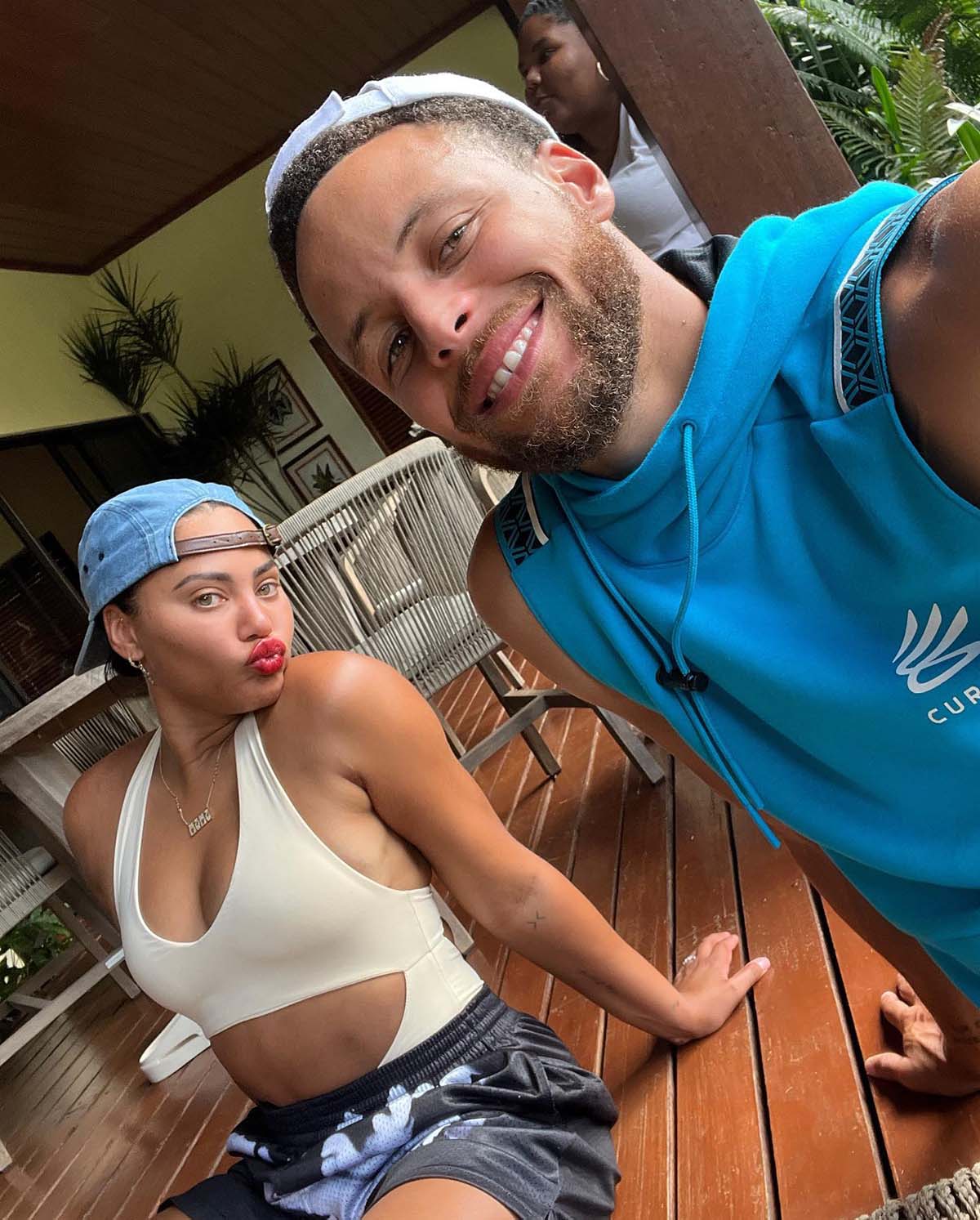 likhoa stephen curry stuns with rare gift for wife ayesha a super rare mercedes brabus g widestar just for transporting their children to school 65622009e33a1 Stephen Curry Stuns With Rare Gift For Wife Ayesha A Super Rare Mercedes Brabus G800 Widestar Just For Transporting Their Children To School.