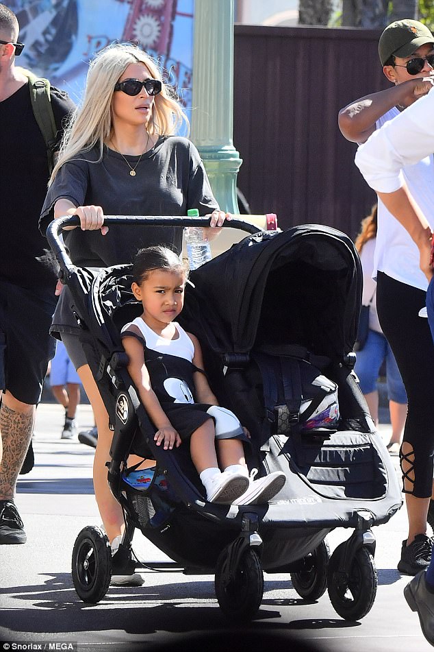 likhoa the camera accidentally captured the moment kim kardashian took two adorable children north and saint west go to disneyland park 6541d3563396b The Camera Accidentally Captured The Moment Kim Kardashian Took Two Adorable Children: North And Saint West Go To Disneyland Park