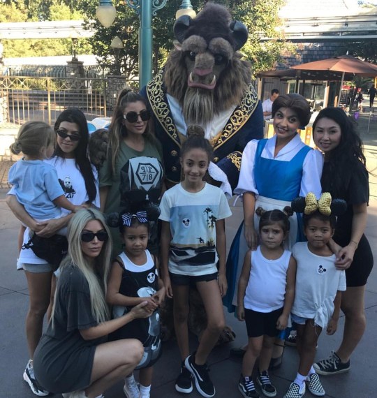 likhoa the camera accidentally captured the moment kim kardashian took two adorable children north and saint west go to disneyland park 6541d35aa2f4d The Camera Accidentally Captured The Moment Kim Kardashian Took Two Adorable Children: North And Saint West Go To Disneyland Park
