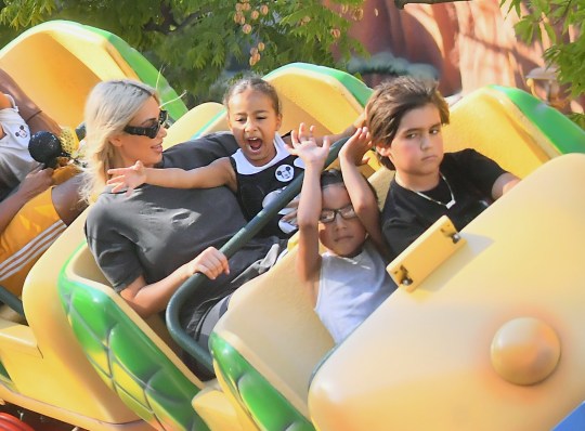 likhoa the camera accidentally captured the moment kim kardashian took two adorable children north and saint west go to disneyland park 6541d35cf001a The Camera Accidentally Captured The Moment Kim Kardashian Took Two Adorable Children: North And Saint West Go To Disneyland Park