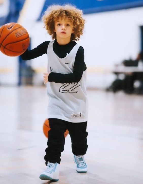 likhoa the funny and sweet moment of drake and his talented son adonis while playing basketball is saved in the hearts of fans 655e299c73de3 The Funny And Sweet Moment Of Drake And His Talented Son Adonis While Playing Basketball Is Saved In The Hearts Of Fans