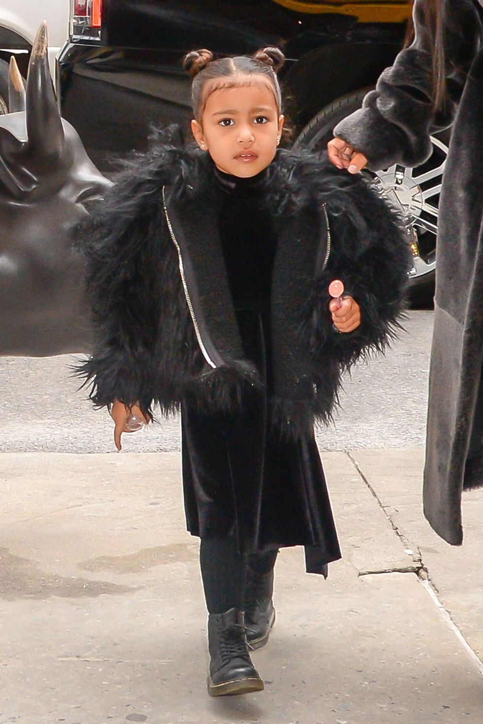 Kanye West And North West Surprised Kim Kardashian When They Presented The Winter 2023 Streetwear Collection Designed By Them Together. 220 bao kanye west and north west surprised kim kardashian when they presented the winter streetwear collection designed by them together 656b575d33455 Kanye West And North West Surprised Kim Kardashian When They Presented The Winter 2023 Streetwear Collection Designed By Them Together.